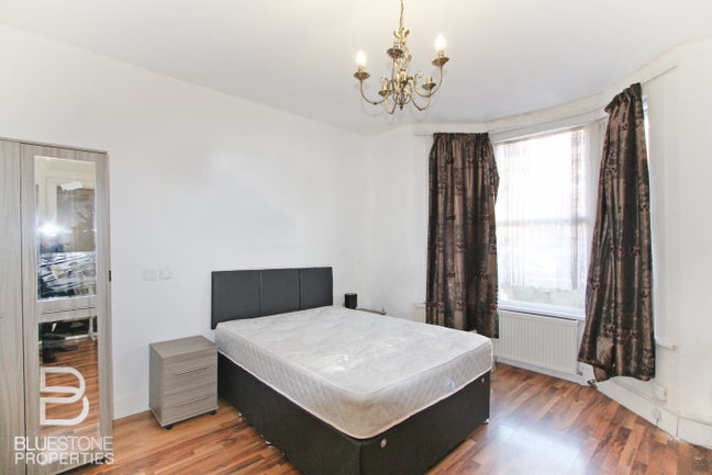 3X Rooms, Tooting Broadway SW17. Close to Tube  Main Photo