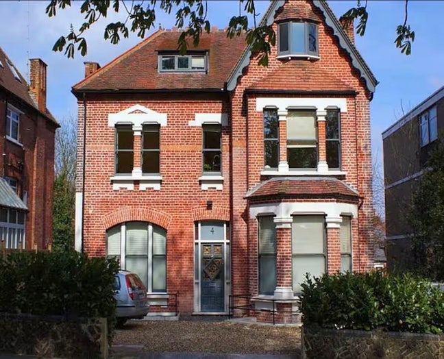 Spacious 3 Double Bedroom Flat with 2 Bathrooms. Main Photo