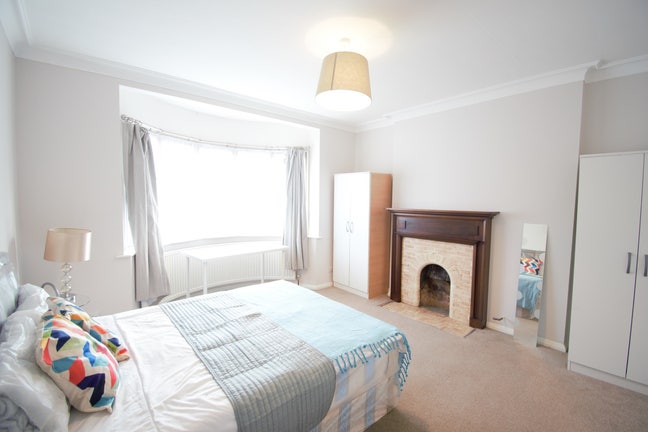 2 Doubles 1 min Walk from West Acton Station  Main Photo