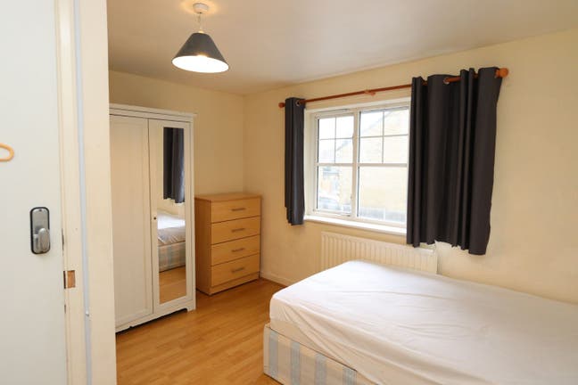 Modern Double Room in Canada Water – 5 Min Walk  Main Photo