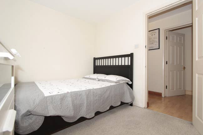 Room Available in a 3 Bed Flat Next to Dlr E14 Main Photo