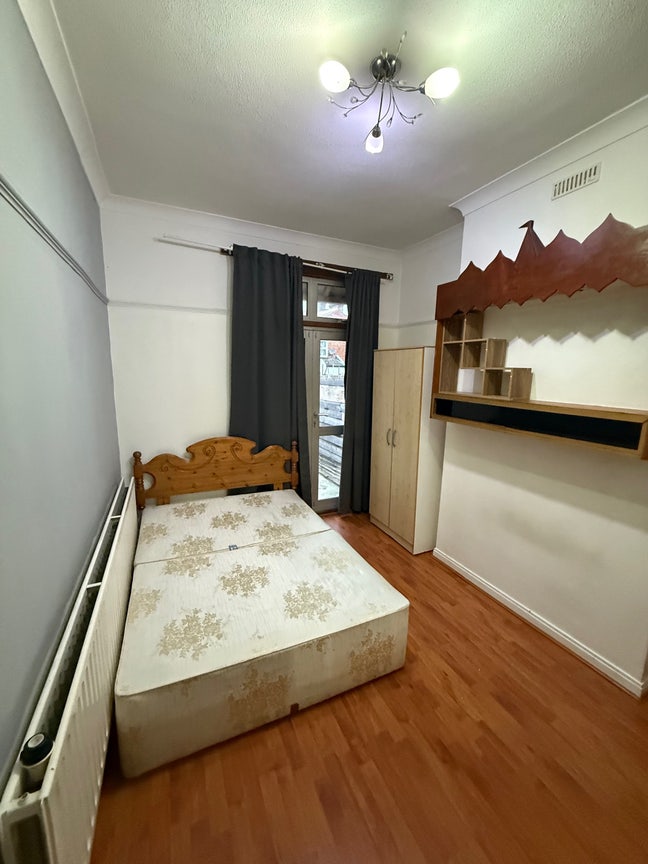Double Room for Single Use - Harlesden Main Photo