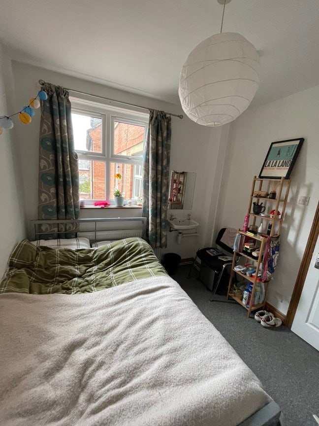 1 Room Available to Rent  Main Photo