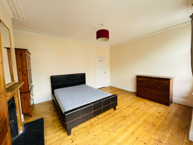Bright, spacious double room in Archway  Main Photo