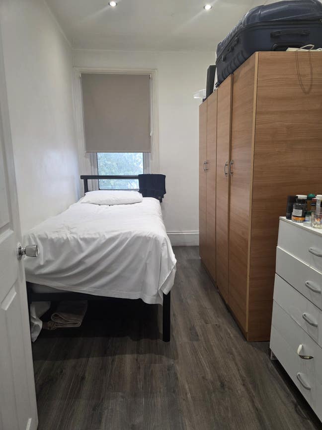 Single Room Main Photo