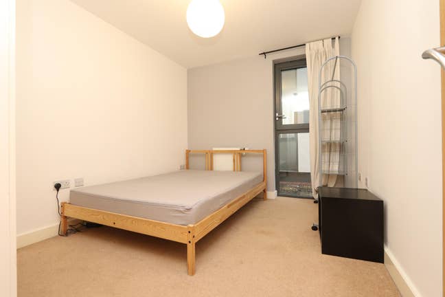 ✨Bright Room steps from Dalston Junction Station✨ Main Photo