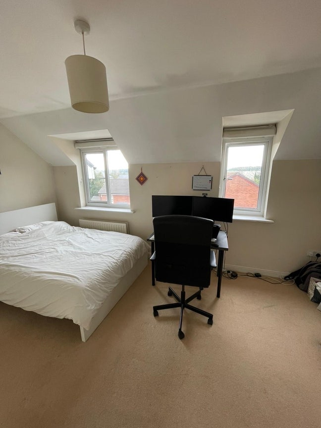 Spacious, furnished En-suite double room Main Photo