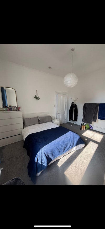 Spacious Battersea Room Main Photo