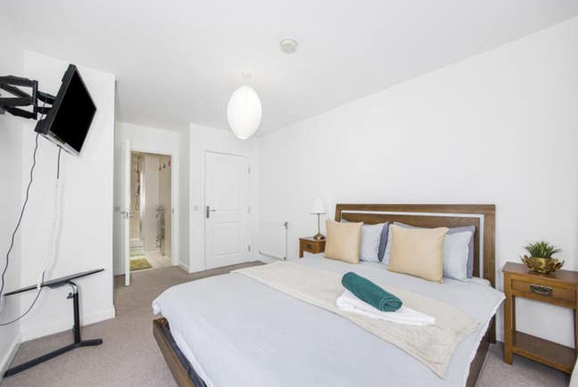🔑Cozy Ensuite Room Available in E14🔑 Main Photo
