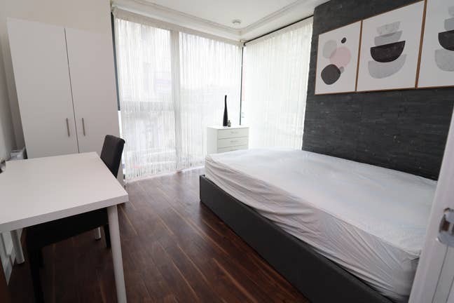 Limehouse E14 Gem-room with Excellent Transport Main Photo