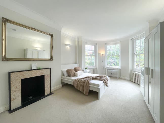 Very Luxurious Doubleroom in St Johns Wood Main Photo