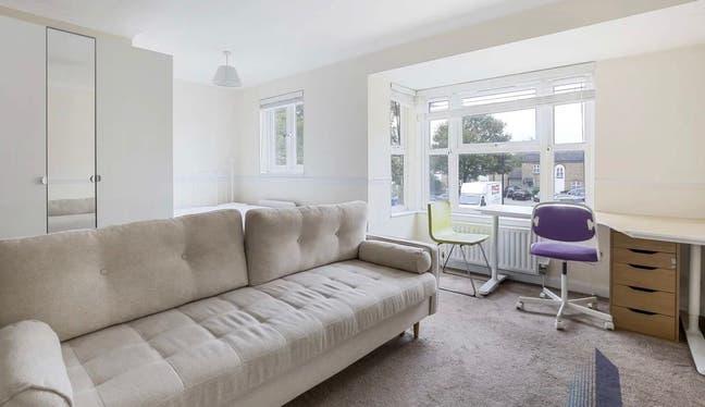 Beautiful House with Garden//10 min to Tower Hill! Main Photo