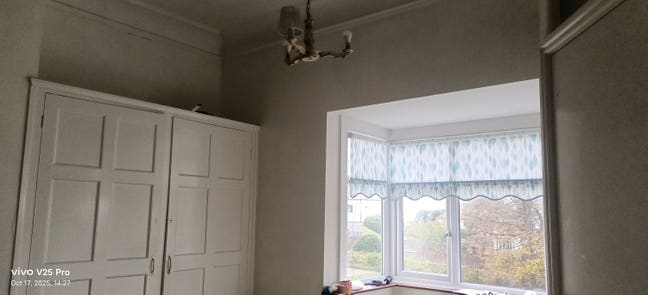 Room in a mansion  Main Photo