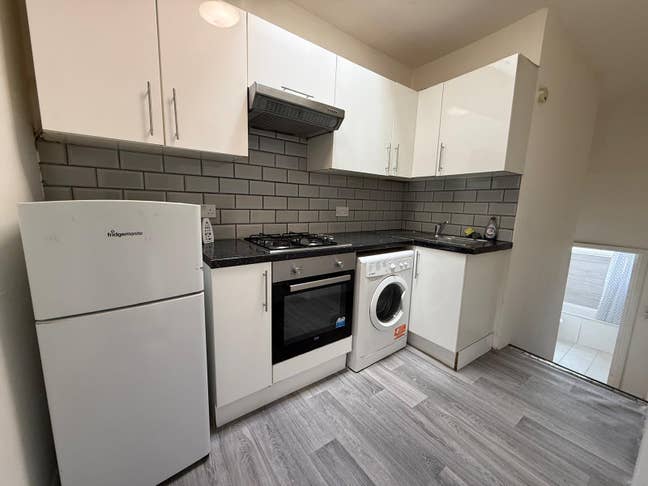 2 Bed Flat/Short Walk to Tube Main Photo