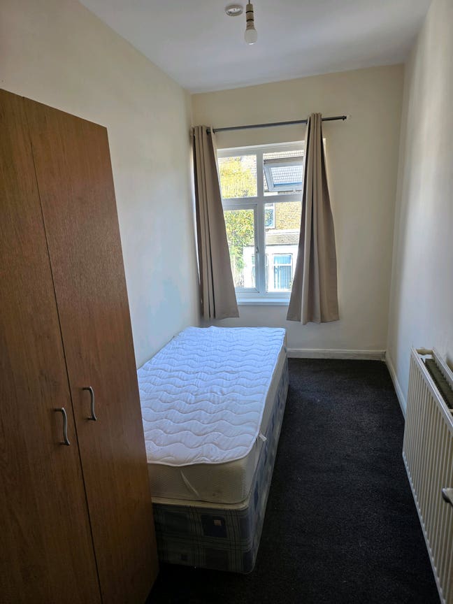 Nice Single room is available in Manor park near 3 Main Photo