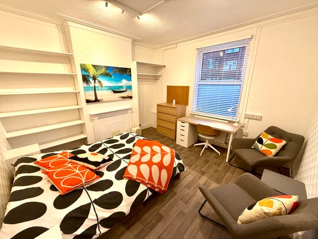  🌸Lge Room, LN5 Loc Yng Profs Happy House!  🌸  Main Photo