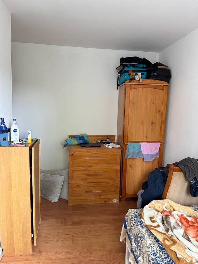 Room is available to rent  Main Photo