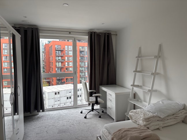 Zone 1 fully-furnished bedroom w/ own bathroom Main Photo