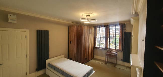 Bedsit Spencer Avenue N13  Main Photo