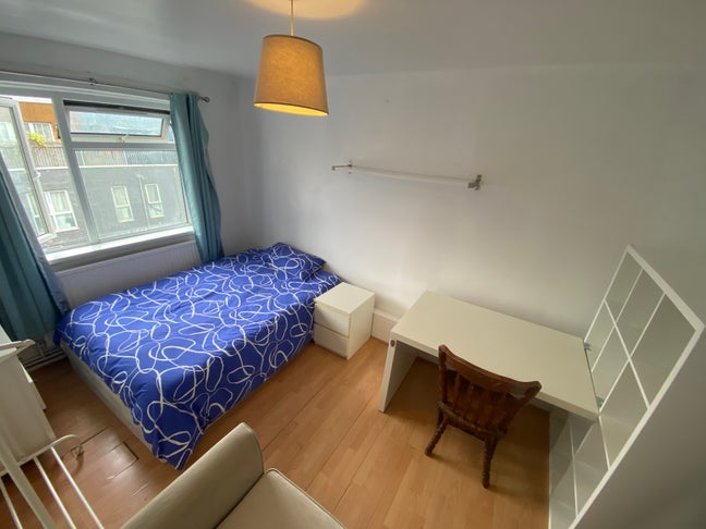 Bethnal Green Road!! Amazing Double Available Now! Main Photo