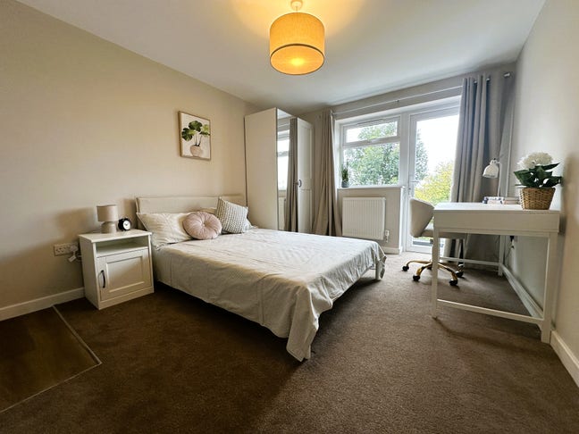 Luxury 9-Bedroom Ensuite HMO | All Bills Main Photo