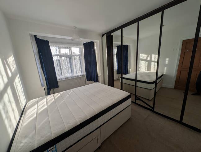 Double bedroom with 6 mirrored wardrobe doors Main Photo
