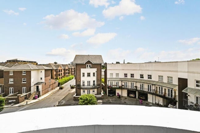 This Is Home-Large Room Single Use in Canary Wharf Main Photo