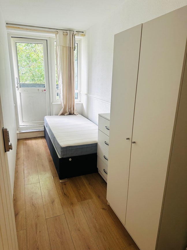 Lovely Room With Balcony in Shadwell+All Bill Incl Main Photo