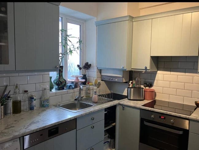 Beautiful  Double room in lovely   flat  share Main Photo