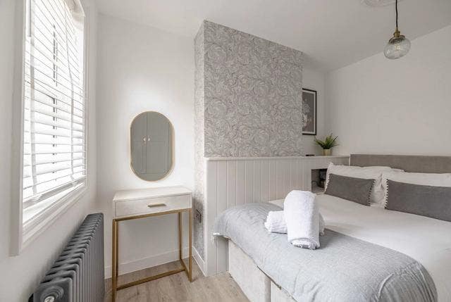 2-Bed Mews-Style Cottage in the Heart of Windsor Main Photo