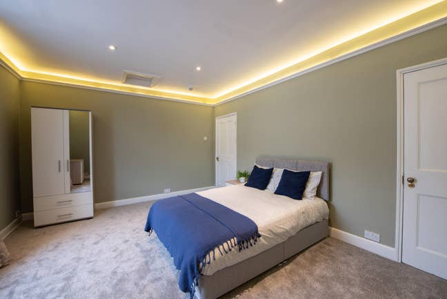 Near Cabot Circus & BRI 🏥 | Young Professional Main Photo