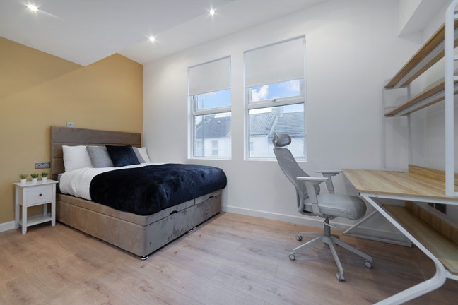 Prime Sutton Location – Convenience Meets Comfort Main Photo