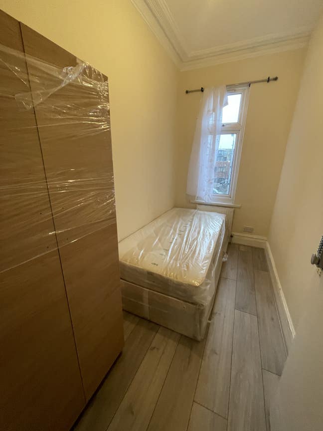 2 Lovely Room 1 min walk to Highams Park st  Main Photo
