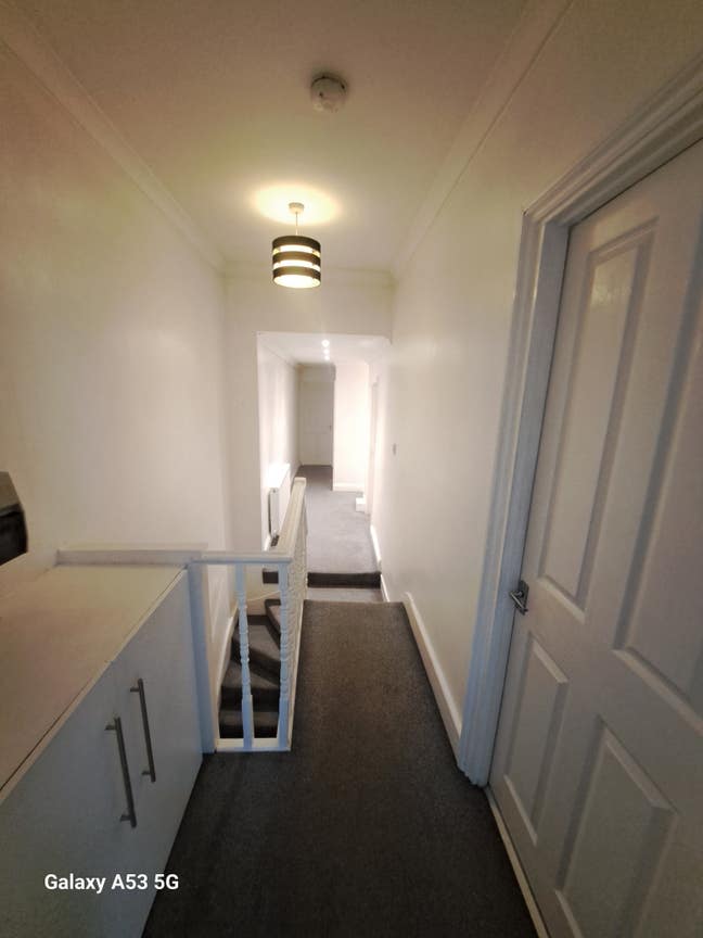Leytonstone - 2  Bed 1st Floor Flat + Office Main Photo