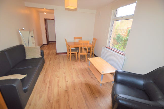 Large One Bedroom Garden Flat in a Great Location Main Photo