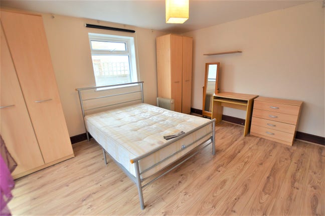 Large One Bedroom Garden Flat in a Great Location Main Photo