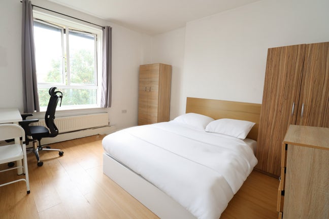 Prime Location- Westminster Calling-Book Now!! Main Photo