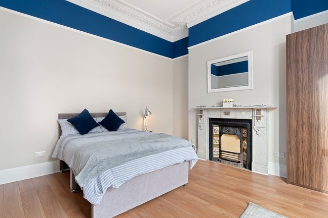 Clean & Spacious Room - Central 🌟 Main Photo