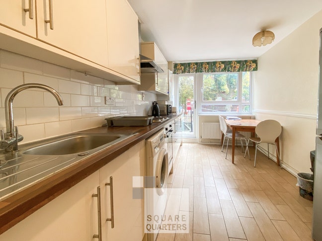 Stunning split-level 3 bed with private garden  Main Photo