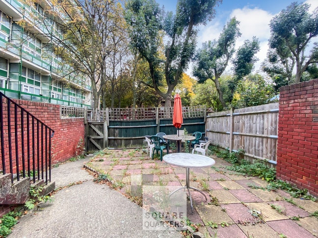 Stunning split-level 3 bed with private garden  Main Photo
