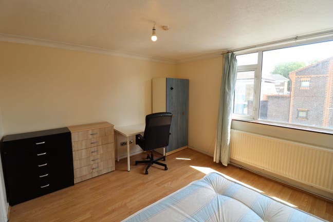 Double Room Seconds from East London University! Main Photo
