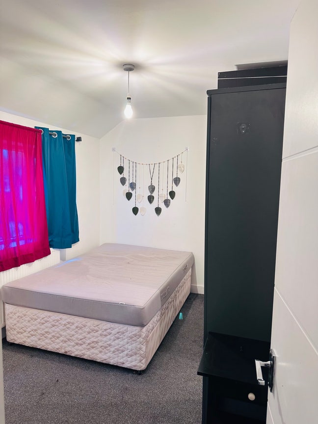 En-suite room available for Rent Main Photo