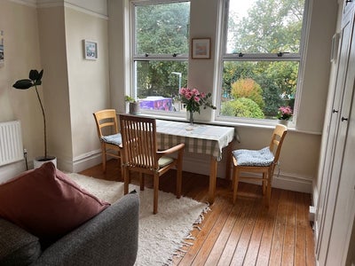 Spacious room available in lovely flat Main Photo