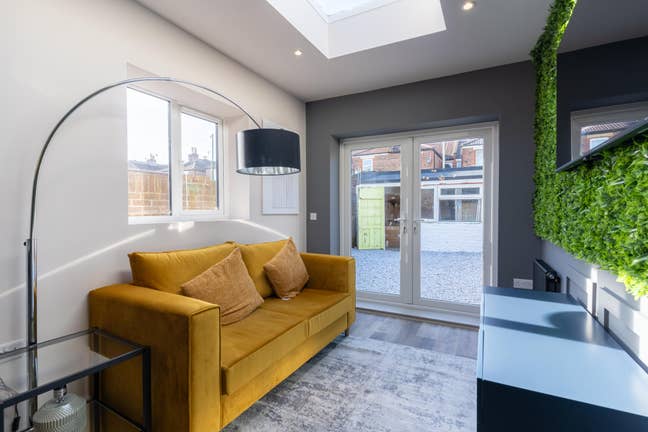 1 En-Suite Left! All Bills inc - 0% Deposit Option Main Photo