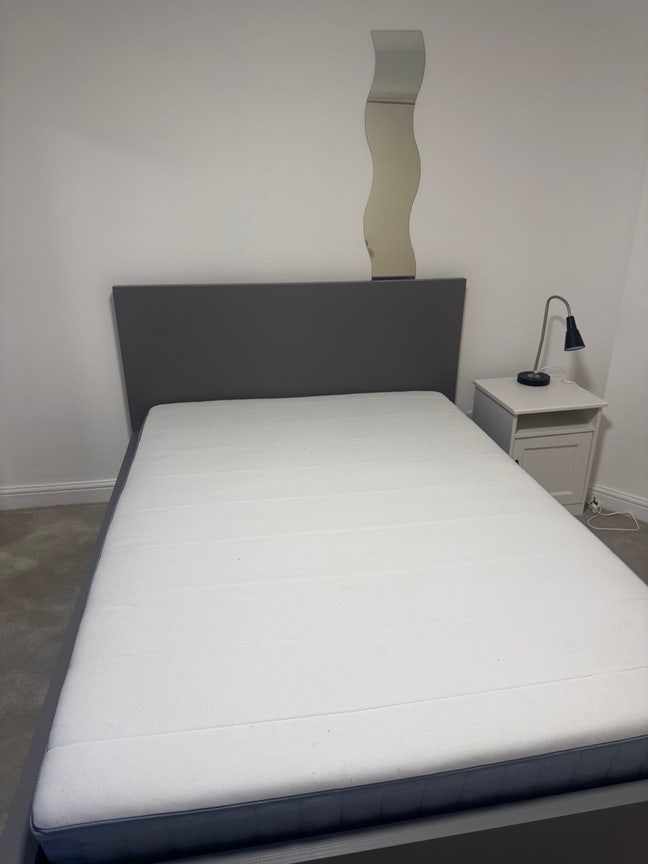 Modern En-Suite Double Room – Zone 1 Main Photo