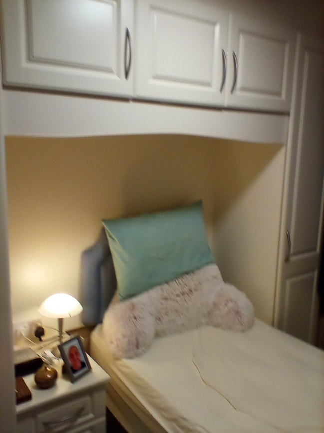 Single room,  long-term let possible Main Photo