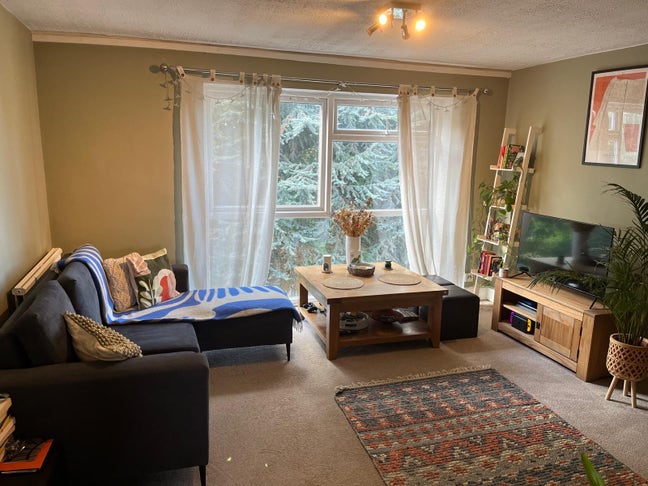 2 bed flat available for 6 months, inc all bills Main Photo
