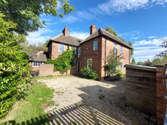 “Spacious York Rooms – Master En-Suite Available!” Main Photo