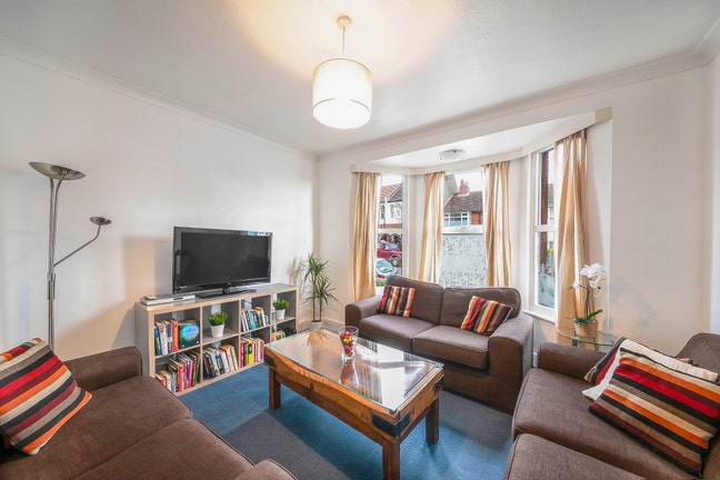 ✨ Beautiful Room in Five Ways - Bills Covered! ✨ Main Photo