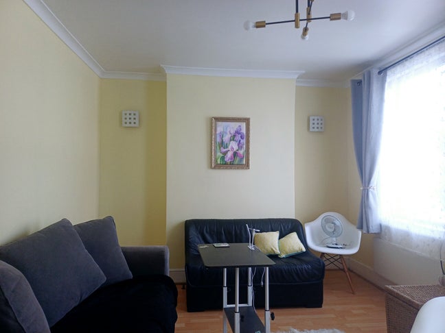 1 bed flat (2 separate rooms and a kitchen) Main Photo
